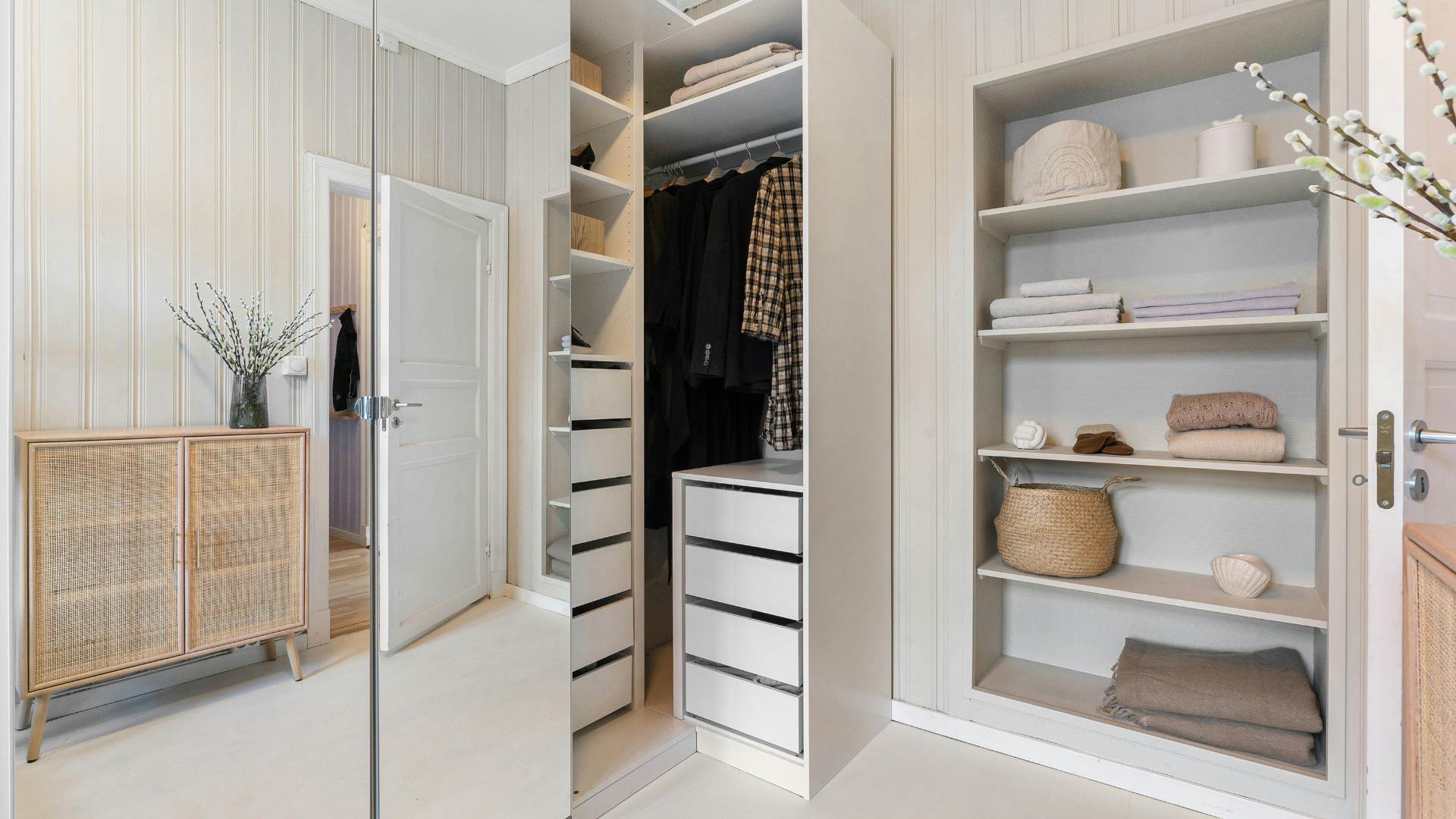 What Is a Capsule Wardrobe?