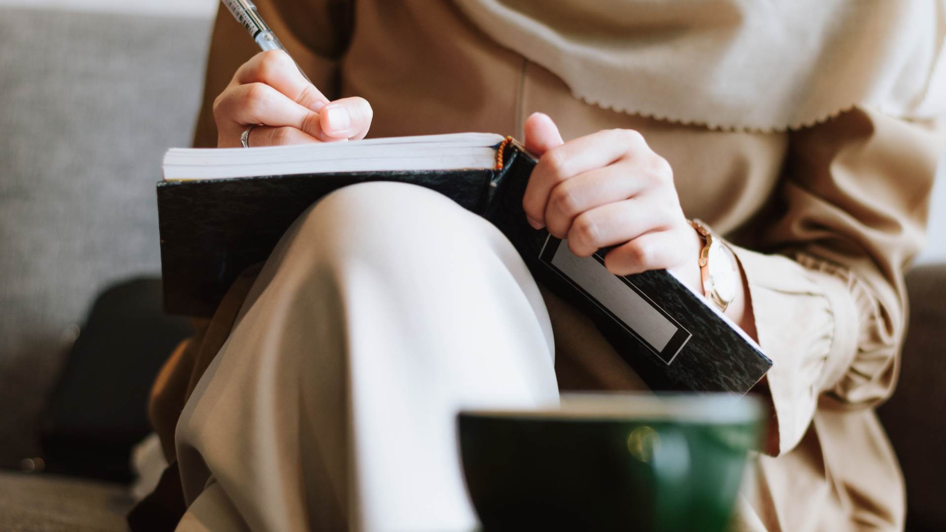 7 Morning Journal Prompts for Positive Thinking