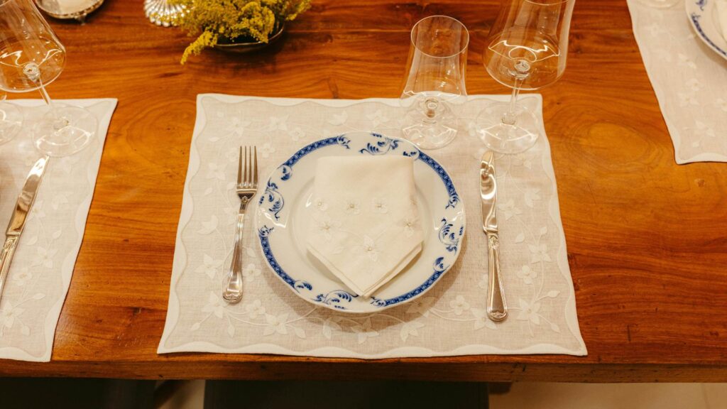Best Placemats to Protect Wood Table from Heat